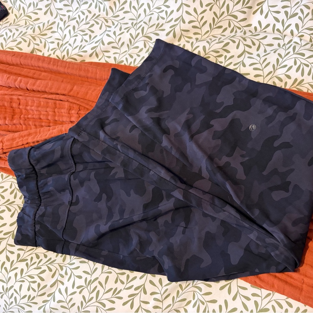 CRZ YOGA Black Camouflage Ankle Pants
